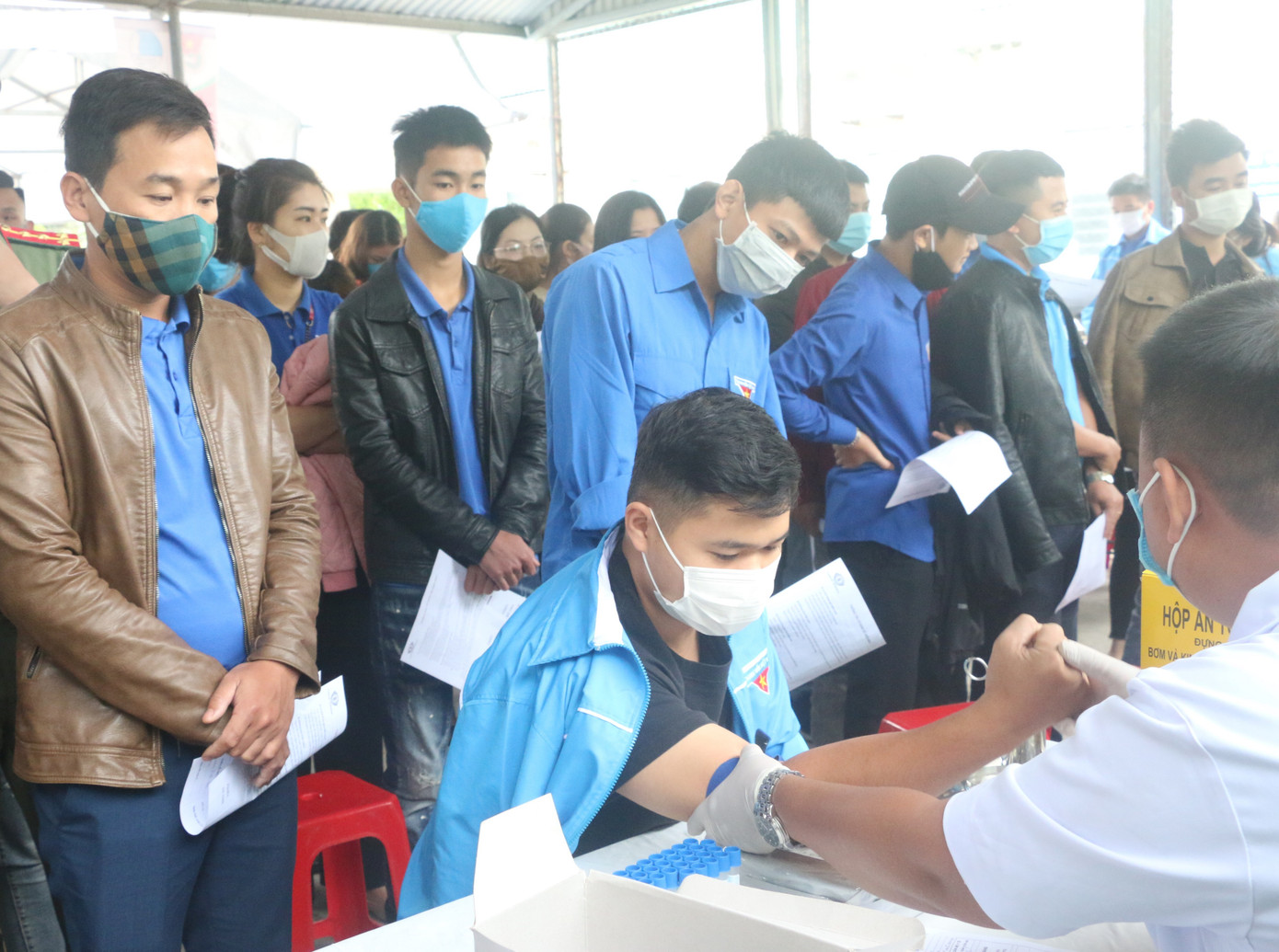 Tuổi trẻ Nghệ An hưởng ứng ‘Hiến máu an toàn - Đừng ngại COVID’ ảnh 11