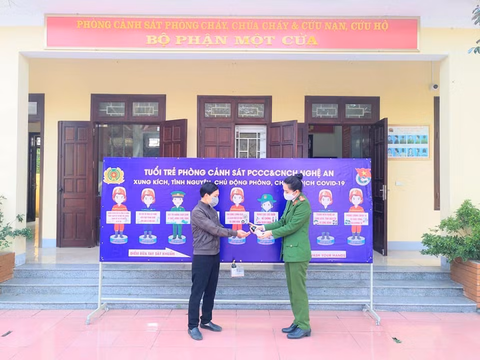 ĐVTN Nghệ An may hàng ngàn khẩu trang tặng người dân chống dịch ảnh 2