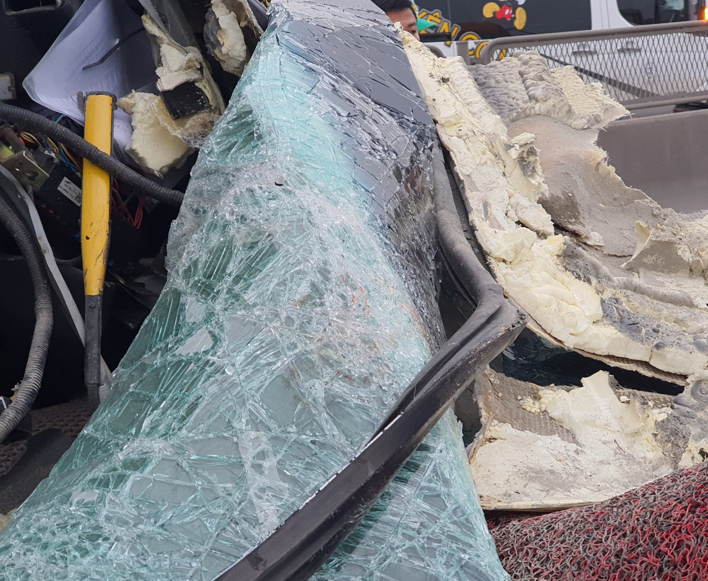 Xe khách đâm đuôi xe đầu kéo, 22 người bị thương ảnh 6