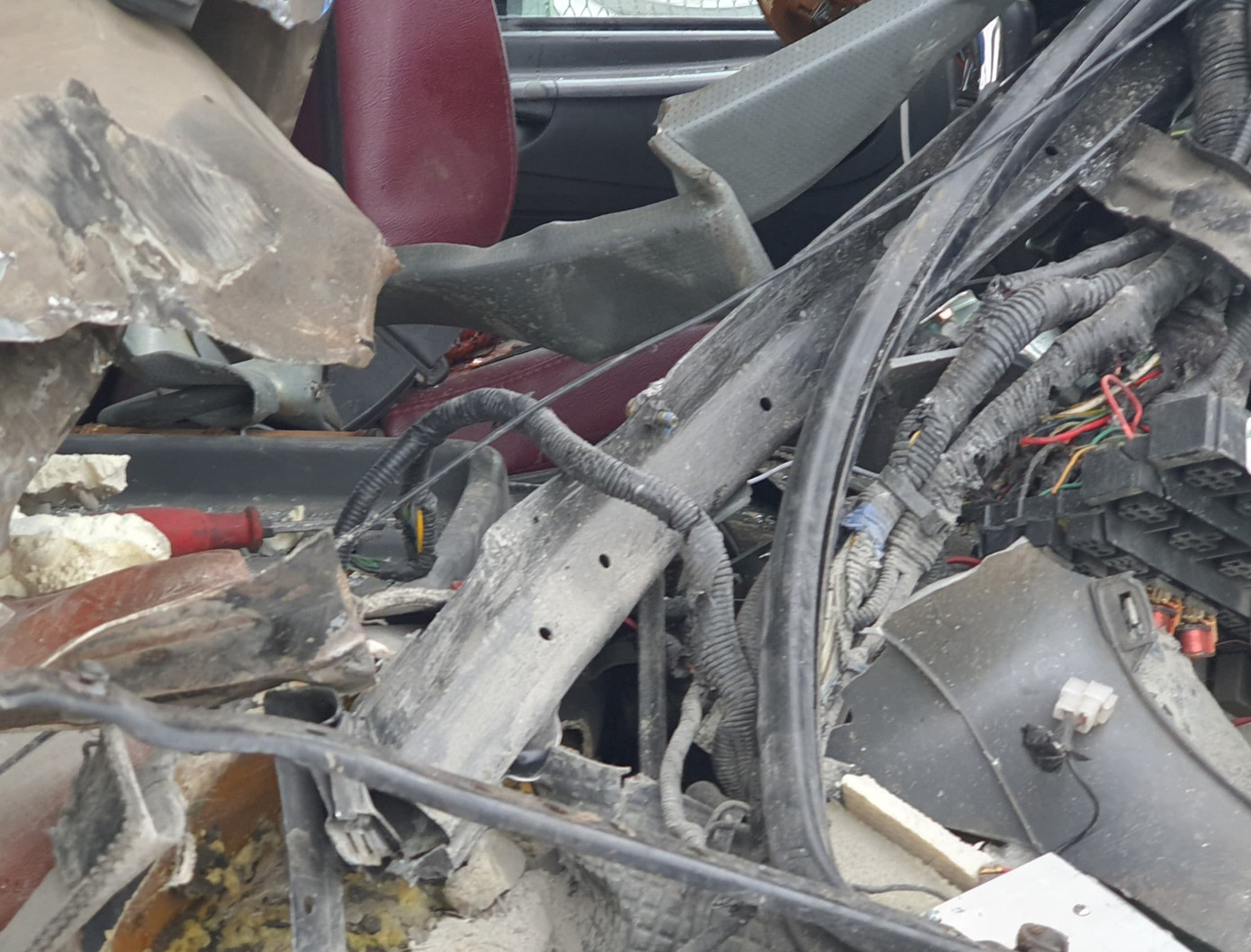 Xe khách đâm đuôi xe đầu kéo, 22 người bị thương ảnh 1