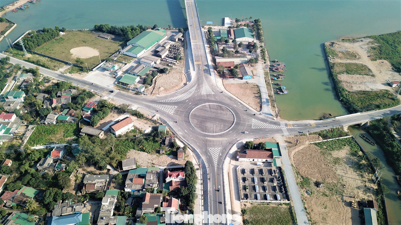 Nhìn từ trên cao cây cầu 950 tỷ đồng nối Nghệ An và Hà Tĩnh ảnh 5