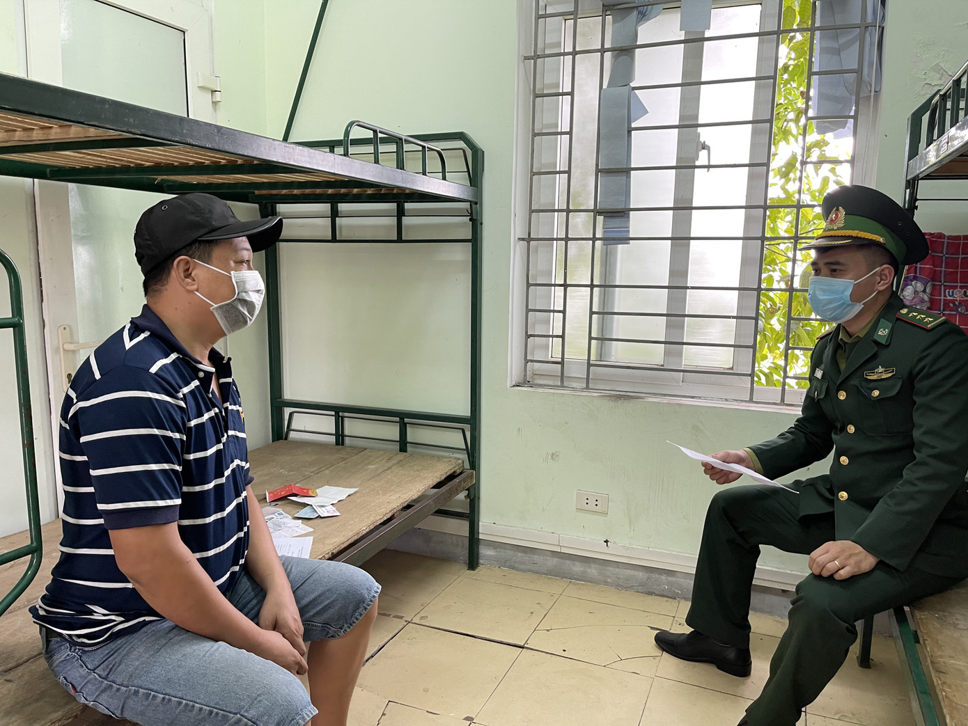 Tạm giữ hình sự chủ xe và tài xế xe khách đưa 53 người Trung Quốc nhập cảnh trái phép ảnh 1