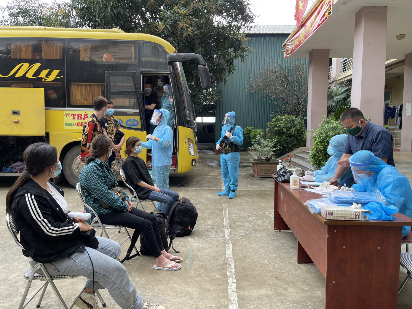 Tạm giữ hình sự chủ xe và tài xế xe khách đưa 53 người Trung Quốc nhập cảnh trái phép ảnh 3