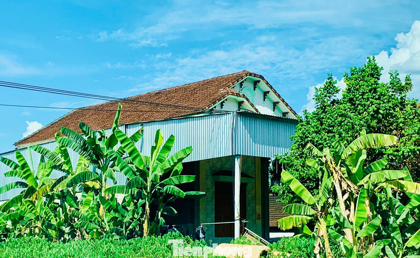 Những ngôi nhà của hộ dân 'bỗng dưng' thoát nghèo sau khi nhận hỗ trợ COVID-19 ảnh 7