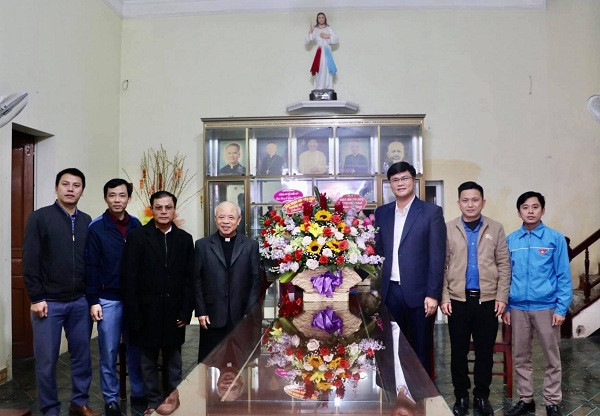 Tỉnh đoàn, Hội LHTN tỉnh Nghệ An chúc mừng các giáo xứ Lễ Giáng sinh 2020 ảnh 3