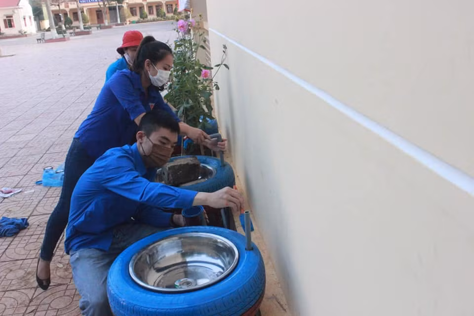 ĐVTN Nghệ An may hàng ngàn khẩu trang tặng người dân chống dịch ảnh 5