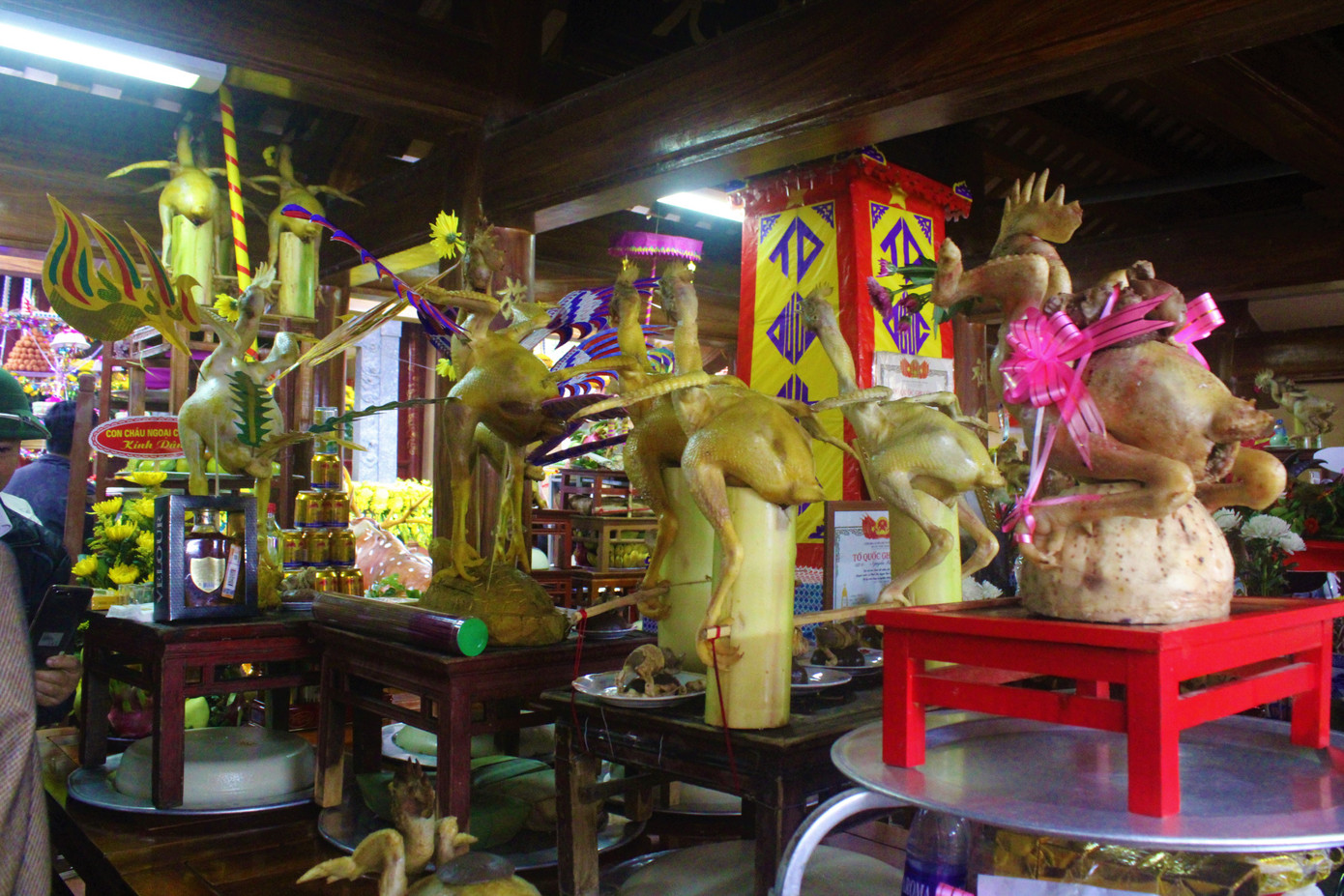 Lạ mắt xem đội gà bay trong mâm cúng rằm tháng Giêng ở Hà Tĩnh ảnh 2