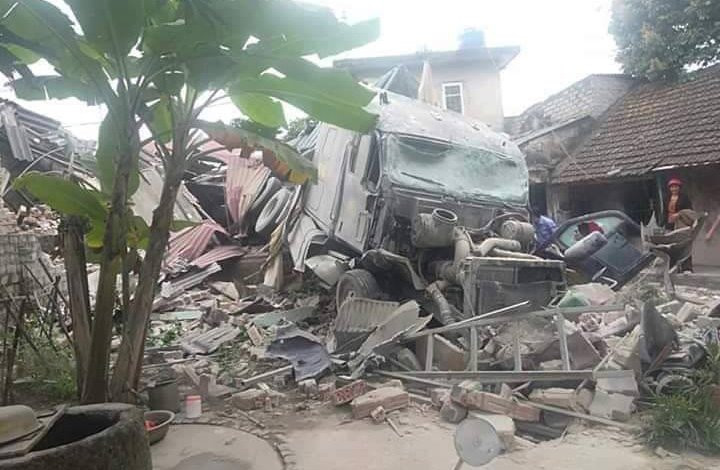 Container đâm sập 3 ngôi nhà, nhiều người đang ngủ may mắn thoát chết ảnh 3