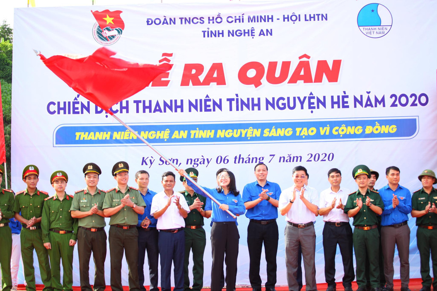 Tuổi trẻ Nghệ An ra quân chiến dịch Tình nguyện hè 2020 ảnh 6