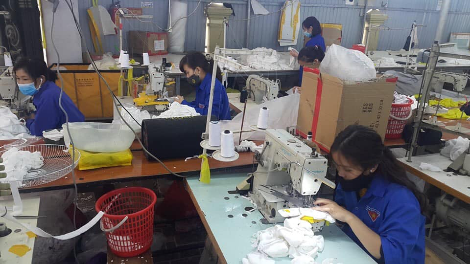 ĐVTN Nghệ An may hàng ngàn khẩu trang tặng người dân chống dịch ảnh 7