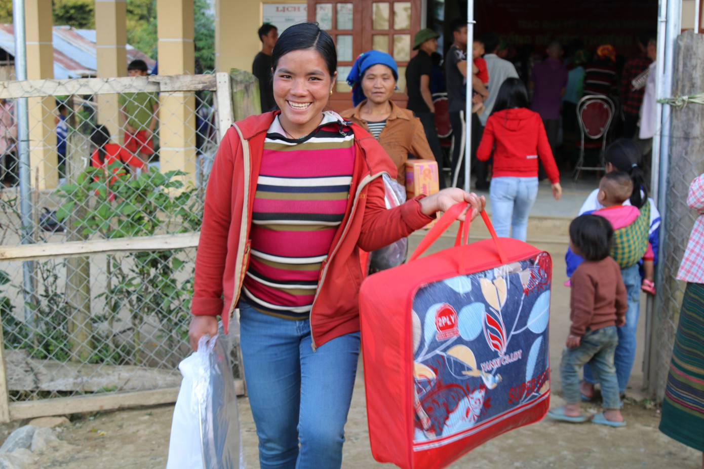 Mang Tết ấm đến với người nghèo ở miền Tây xứ Nghệ ảnh 4