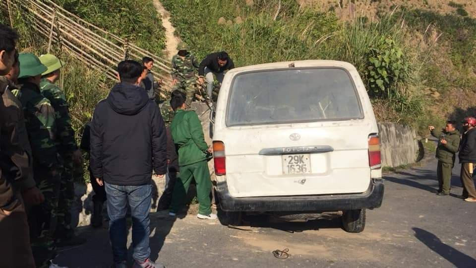 Xe chở người khuyết tật bị nạn ở biên giới, 2 người chết, nhiều người bị thương ảnh 4