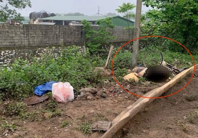 Truy tìm tài xế ô tô đâm người phụ nữ đi xe đạp tử vong rồi bỏ trốn ảnh 1