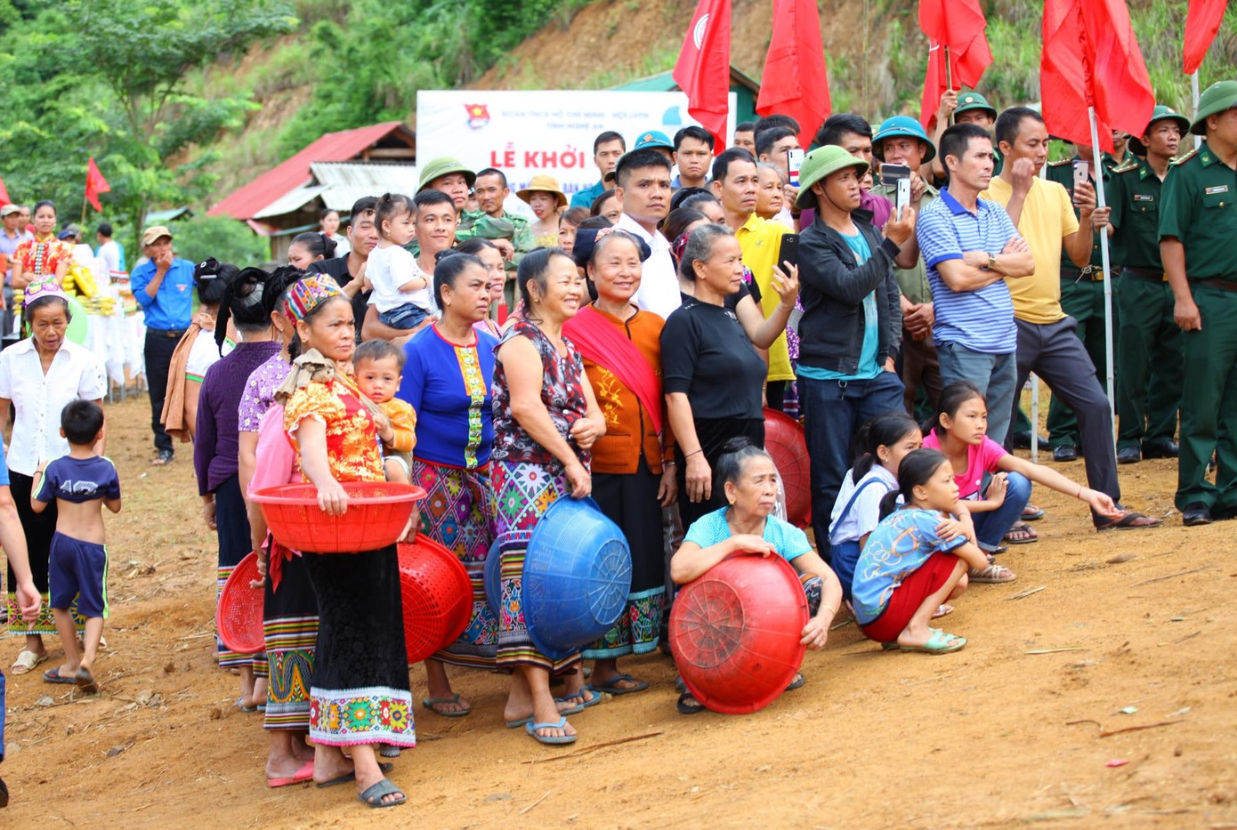 Tuổi trẻ Nghệ An ra quân chiến dịch Tình nguyện hè 2020 ảnh 12