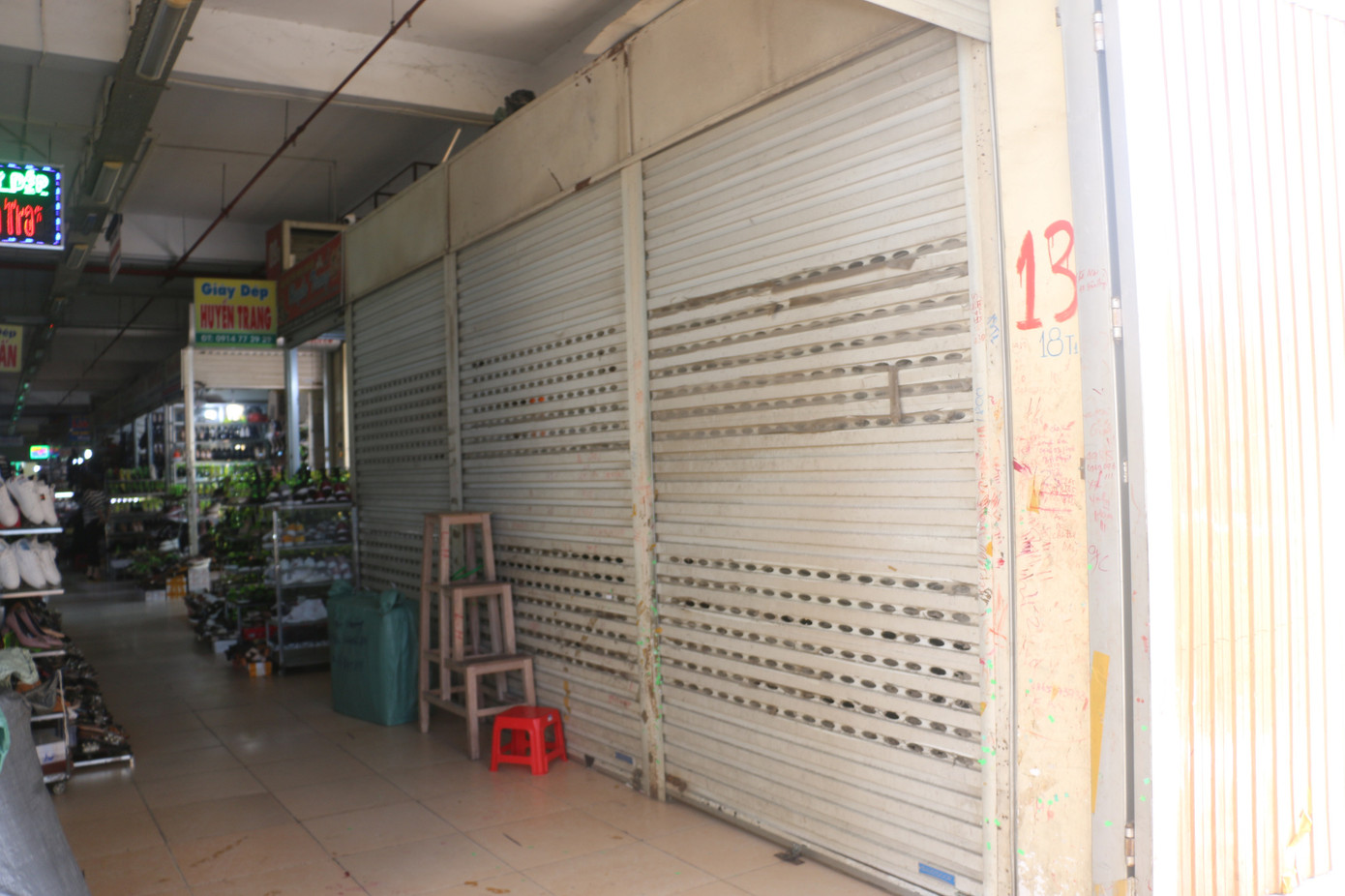 Ảnh hưởng từ Covid-19, hơn một ngàn ki ốt chợ Vinh tạm đóng cửa ảnh 4