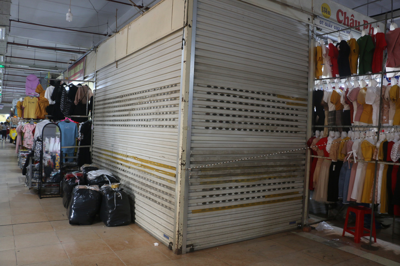 Ảnh hưởng từ Covid-19, hơn một ngàn ki ốt chợ Vinh tạm đóng cửa ảnh 2