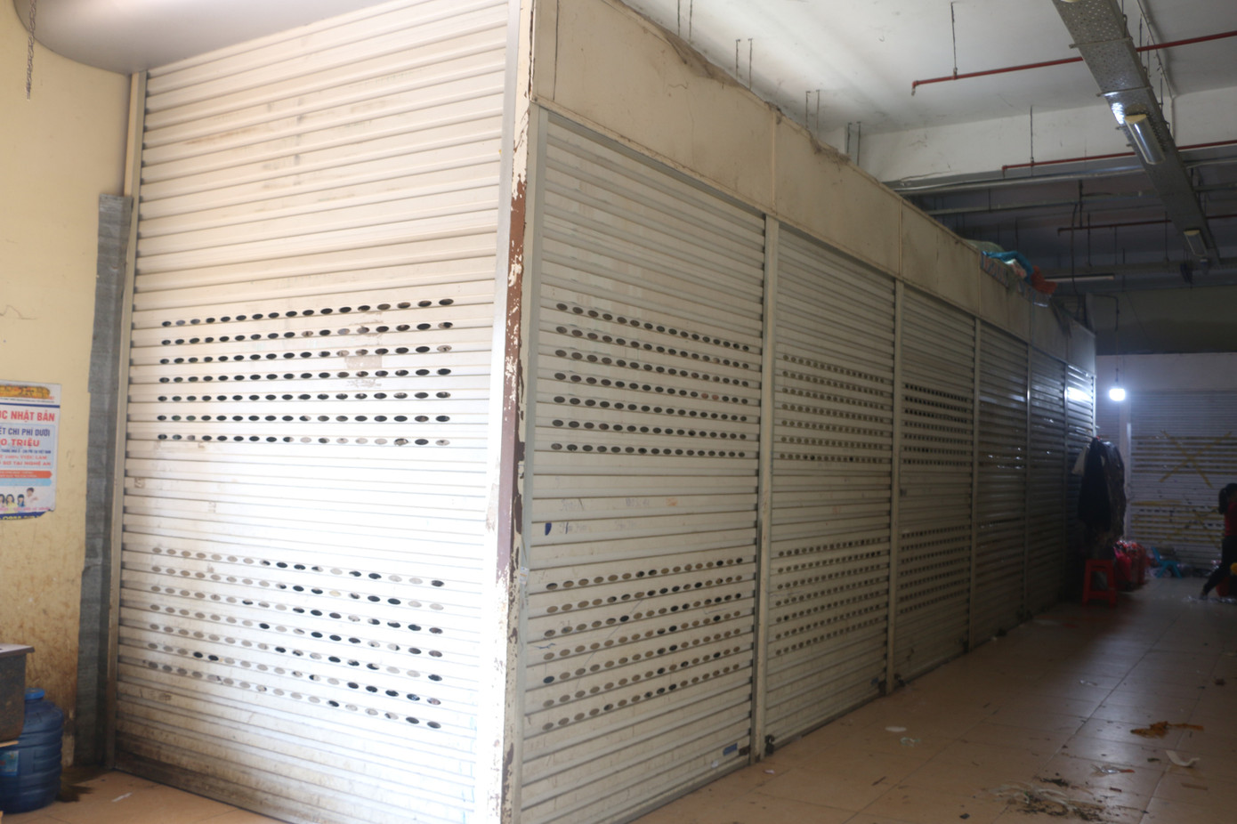 Ảnh hưởng từ Covid-19, hơn một ngàn ki ốt chợ Vinh tạm đóng cửa ảnh 3