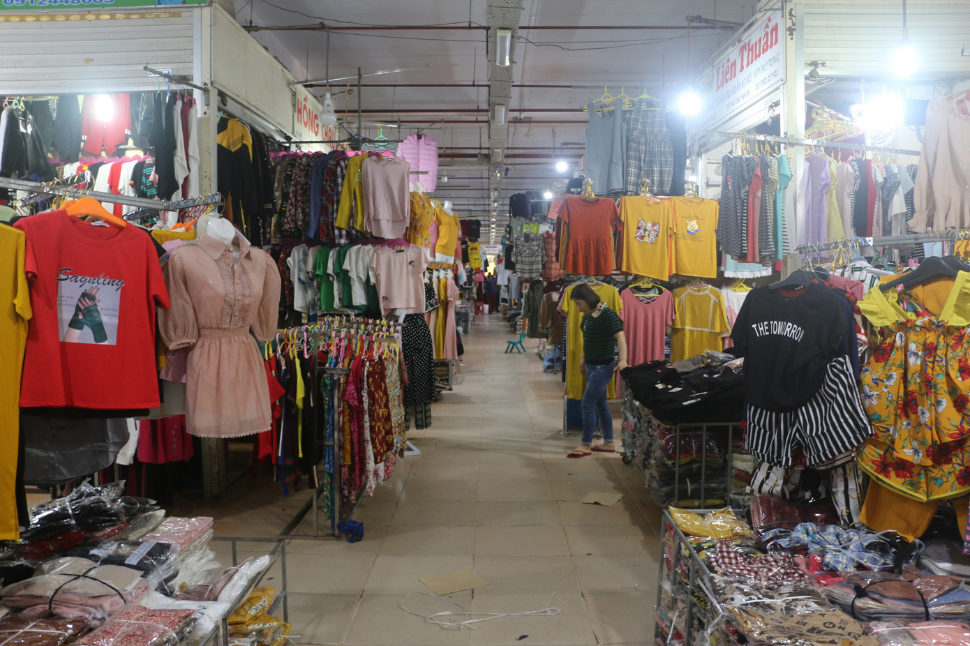 Ảnh hưởng từ Covid-19, hơn một ngàn ki ốt chợ Vinh tạm đóng cửa ảnh 1