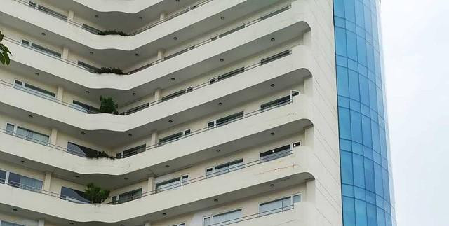 Phó phòng kế toán trường đại học rơi từ tầng 8 tử vong ảnh 1