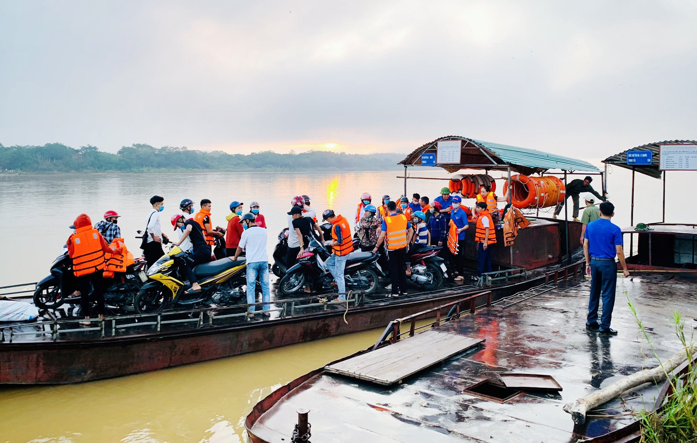 Những chuyến đò tình nguyện 'tiếp sức mùa thi' ảnh 7