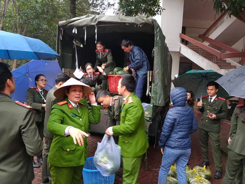 Tuổi trẻ Nghệ An chung tay 'giải cứu' hàng chục tấn dưa hấu ảnh 9