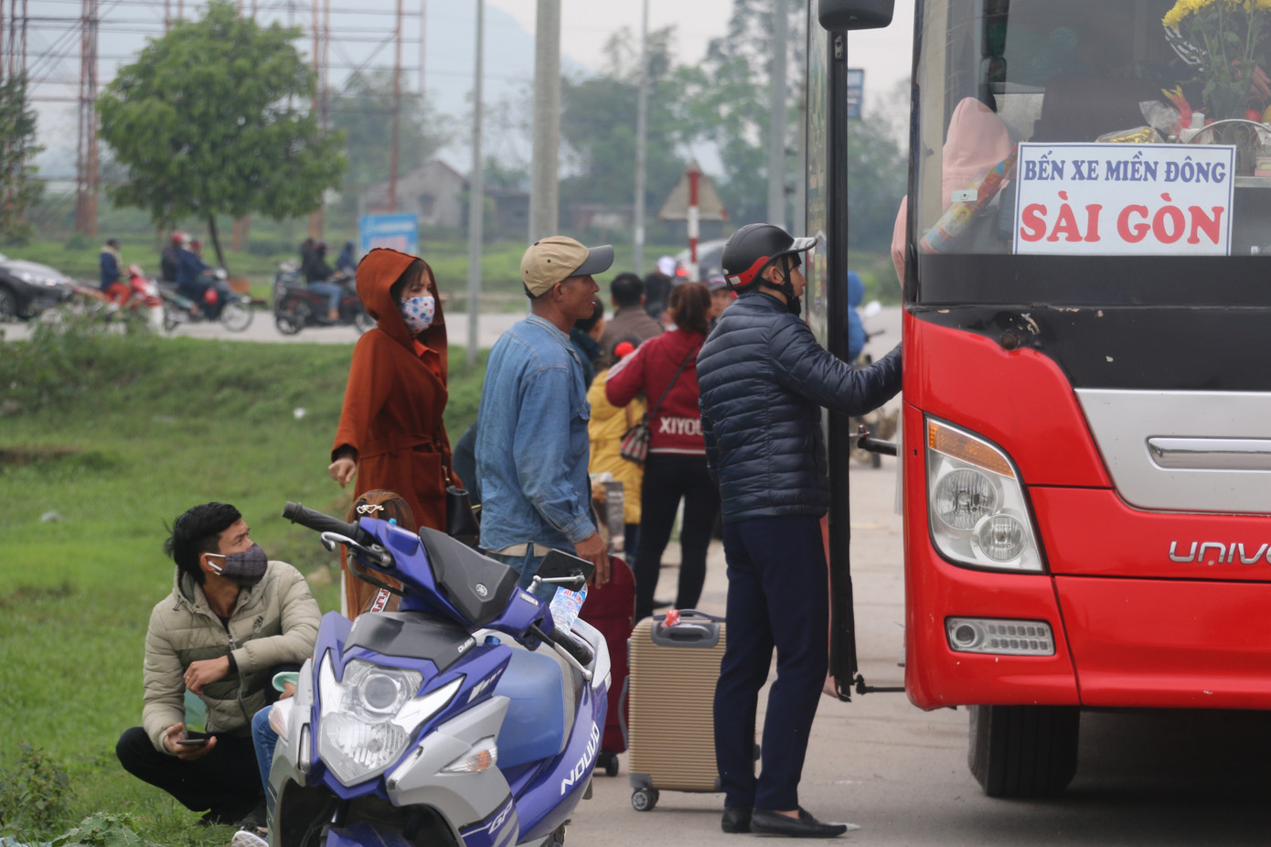 Sau tết, lao động Nghệ An hối hả đón xe vào Nam, ra Bắc ảnh 6
