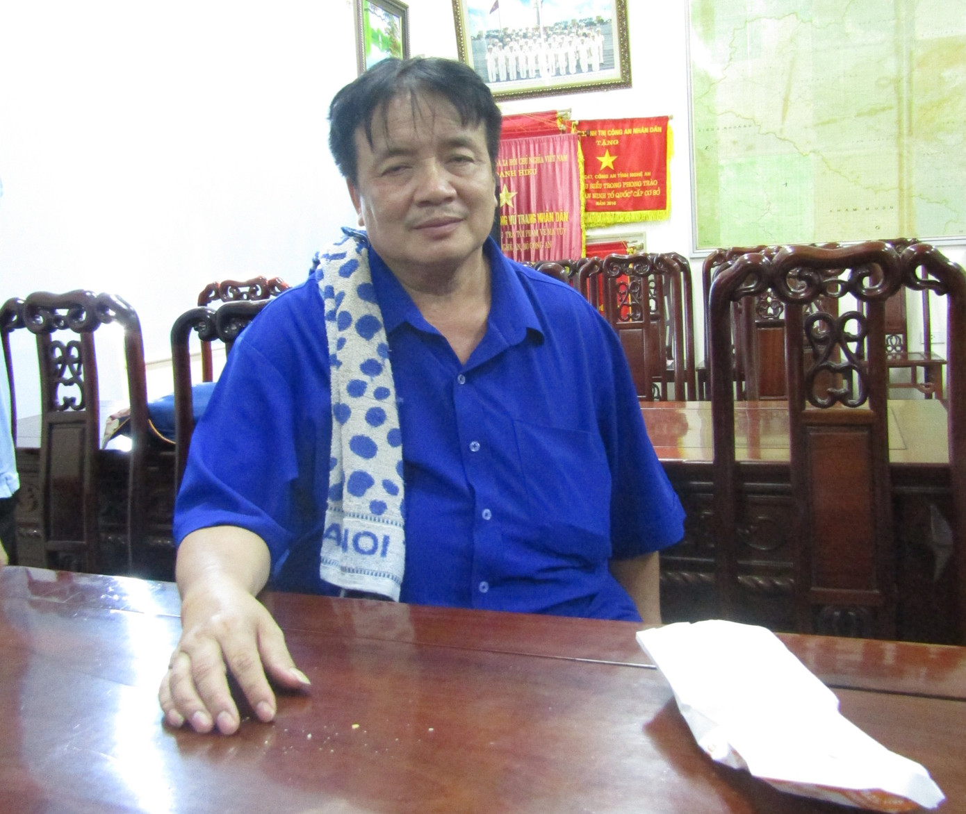 Đối tượng đâm xe vào vách núi, đổ nửa tạ ma túy đá xuống đường ảnh 1