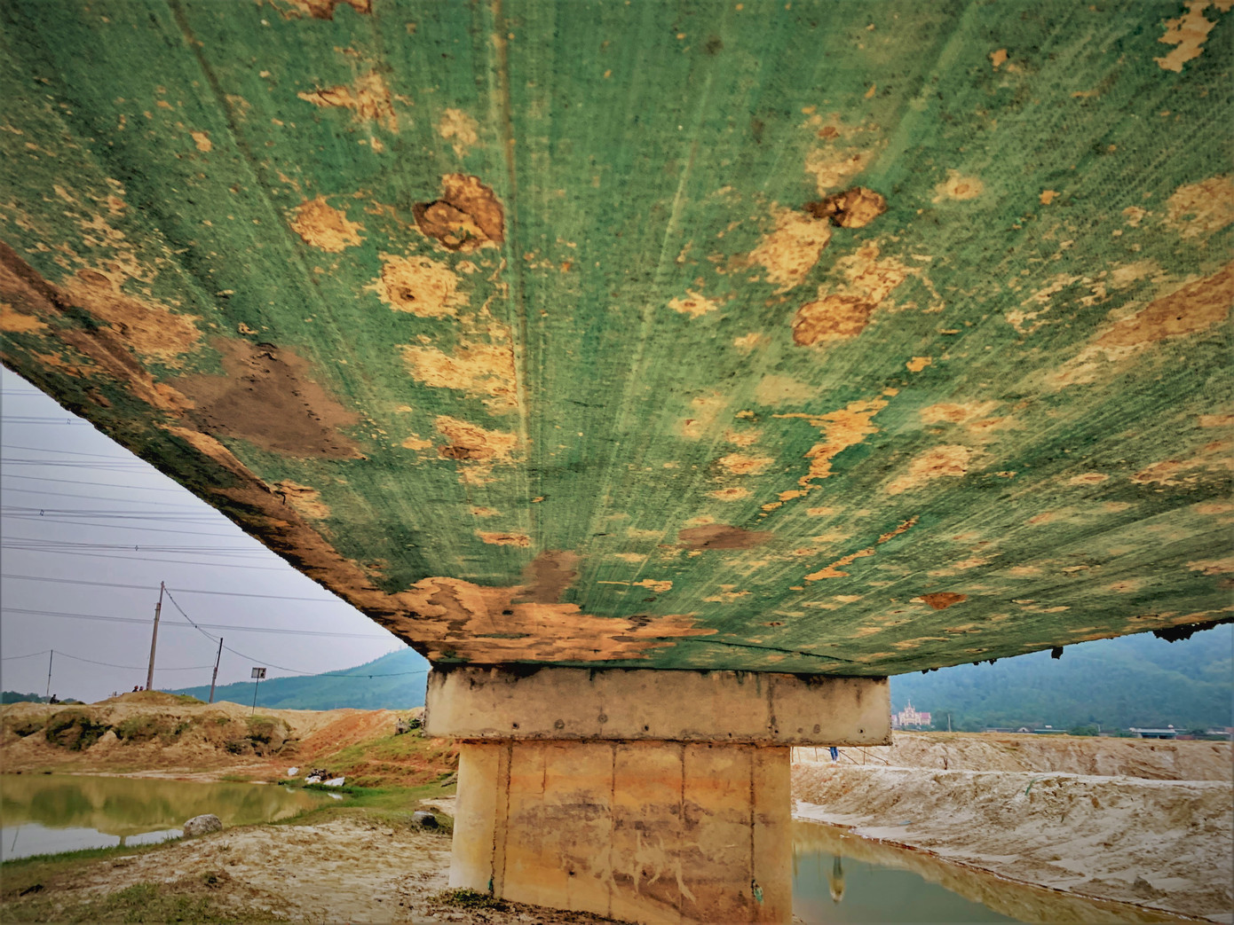 Cận cảnh cầu tiền tỷ bong tróc để lộ xốp, thép hoen gỉ ra ngoài ảnh 4