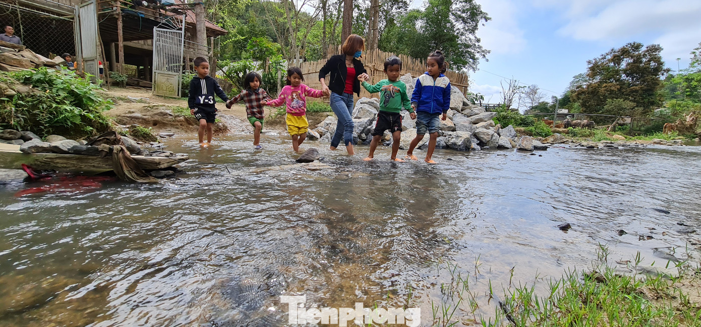 Nhiều đơn vị, cá nhân hảo tâm ủng hộ 'Công trình thanh niên - Cùng em vượt lũ' ảnh 1