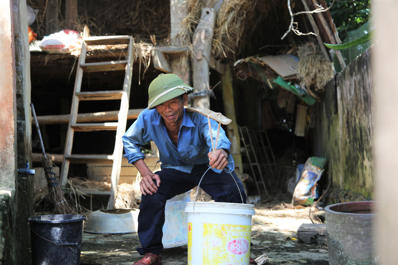 Dân vùng 'chảo lửa' méo mặt vì hàng ngàn ha hoa màu chết khô ảnh 8