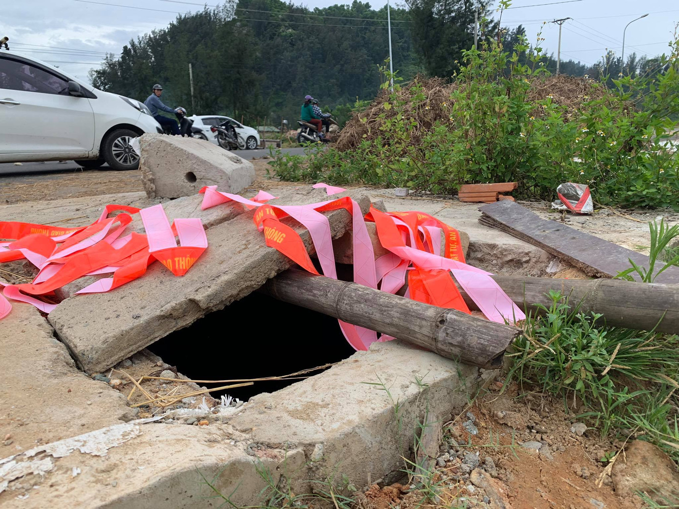 Vụ cháu bé rơi xuống hố ga không nắp tử vong: Ai nhận trách nhiệm? ảnh 2
