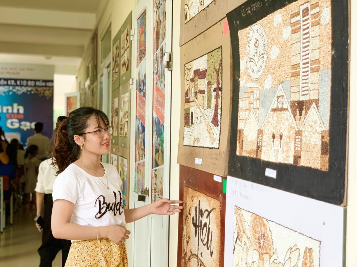 Triển lãm đấu giá tranh gạo gây quỹ giúp sinh viên khó khăn ảnh 3