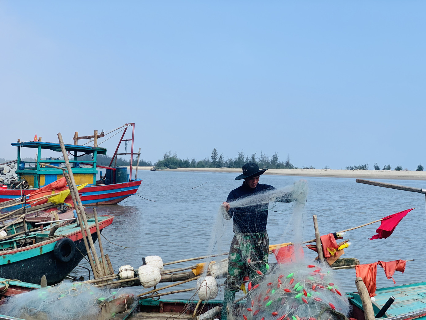 Được mùa cá cháo, ngư dân Hà Tĩnh thu tiền triệu mỗi chuyến ra khơi ảnh 5