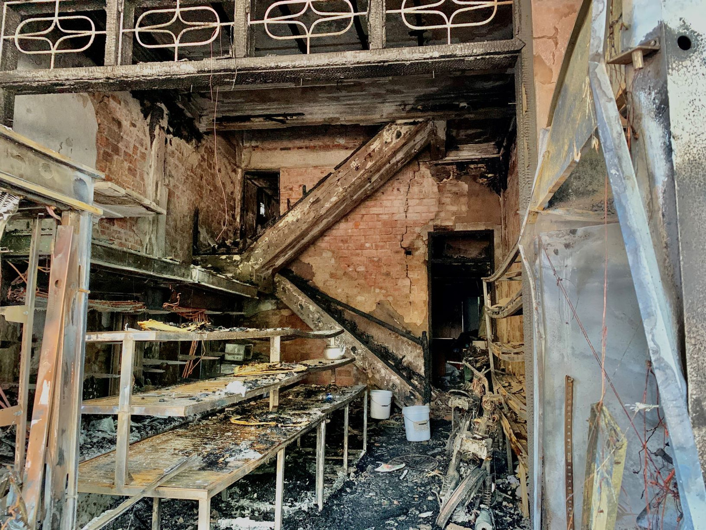 Tiệm bánh 3 tầng bị thiêu rụi lúc rạng sáng ảnh 6