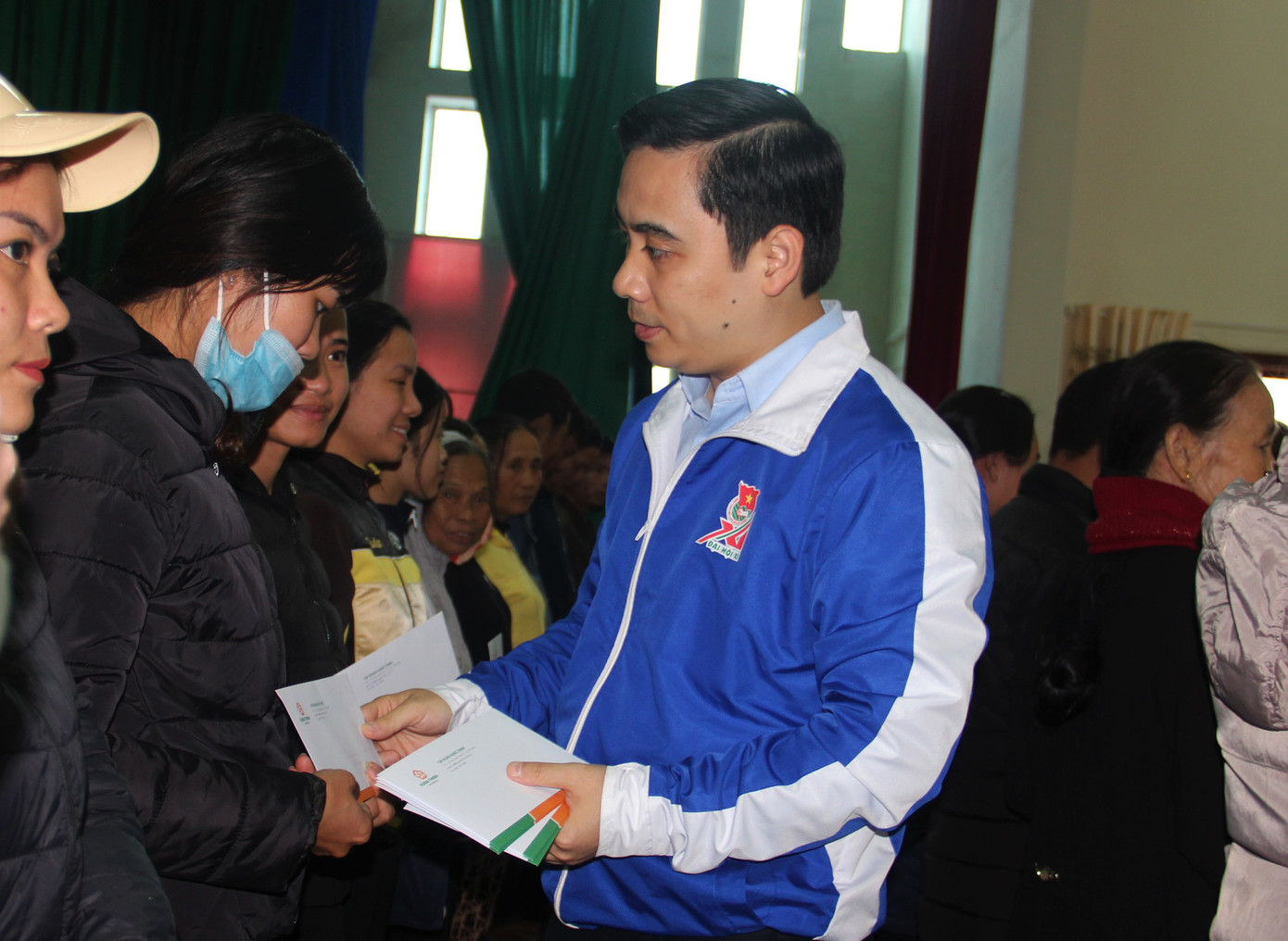 Trao 500 triệu hỗ trợ dân vùng lũ Hà Tĩnh ảnh 4