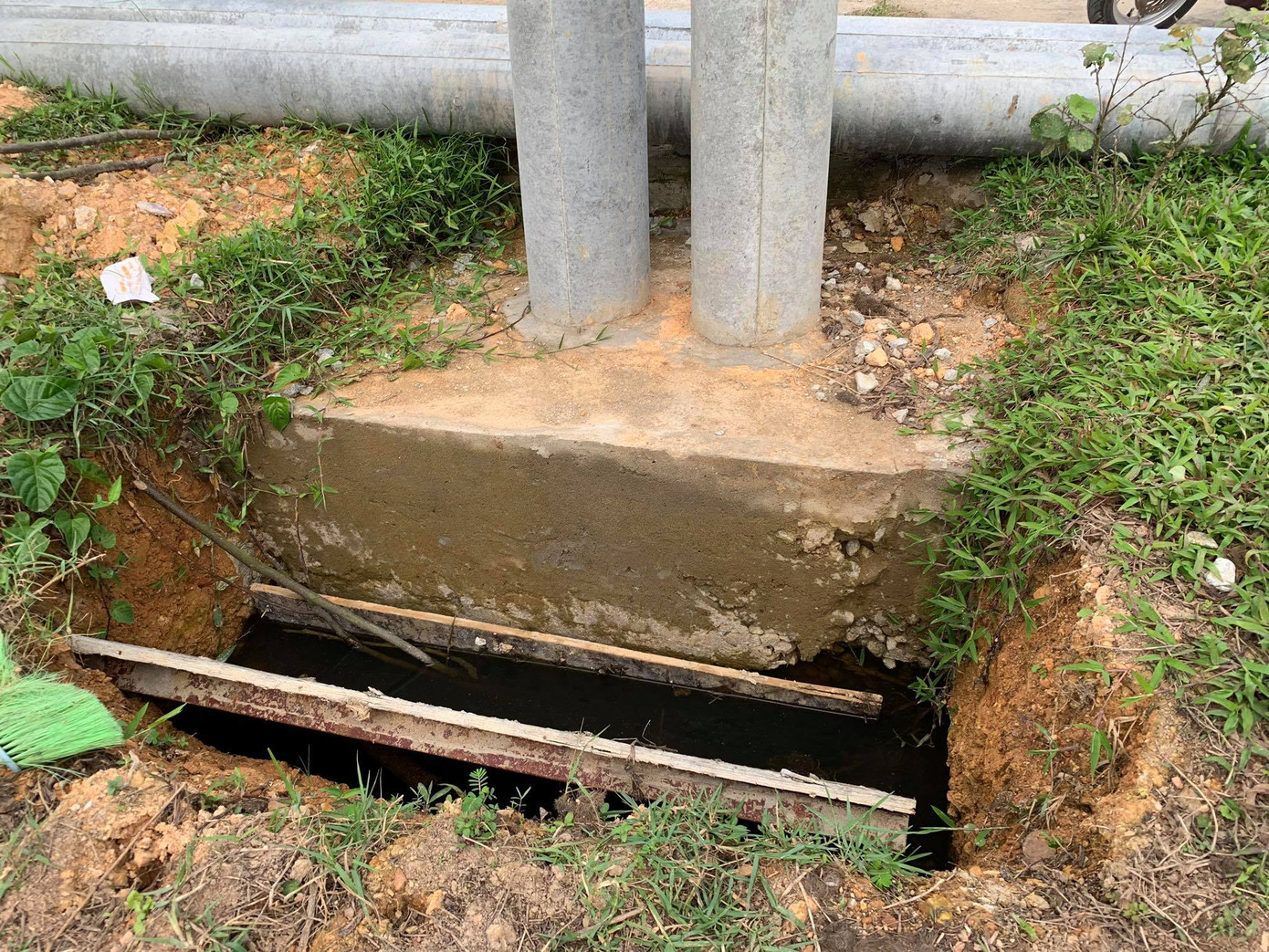  Vụ cột điện đổ đè chết người: Nhà thầu nhận lỗi do thi công không đảm bảo ảnh 4