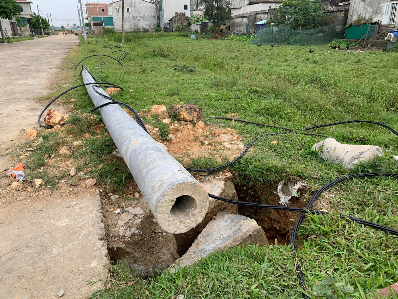  Vụ cột điện đổ đè chết người: Nhà thầu nhận lỗi do thi công không đảm bảo ảnh 2