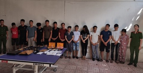 Triệt phá ổ bạc lúc đêm khuya thu giữ hơn 250 triệu cùng hàng 'nóng' ảnh 1