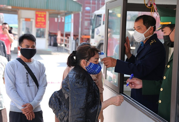 Yên Bái bỏ quy định cách ly người về từ Hà Nội ảnh 2