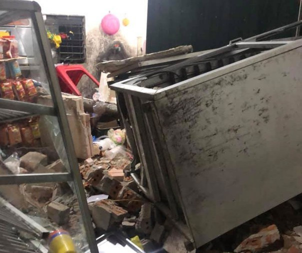 Xe tải đâm nhà dân trong đêm mùng 1 Tết, nhiều người bị thương ảnh 2