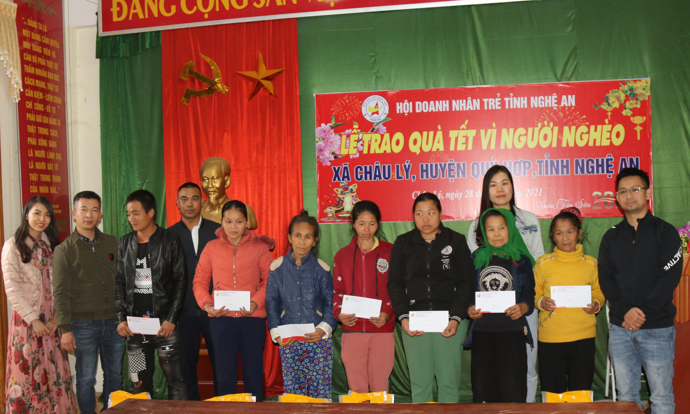 Hội Doanh nhân trẻ Nghệ An trao quà Tết cho người nghèo ảnh 3