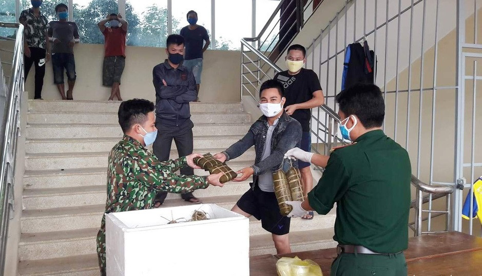 Góp gạo nếp, đậu xanh, thịt heo gói bánh chưng tặng khu cách ly ảnh 2