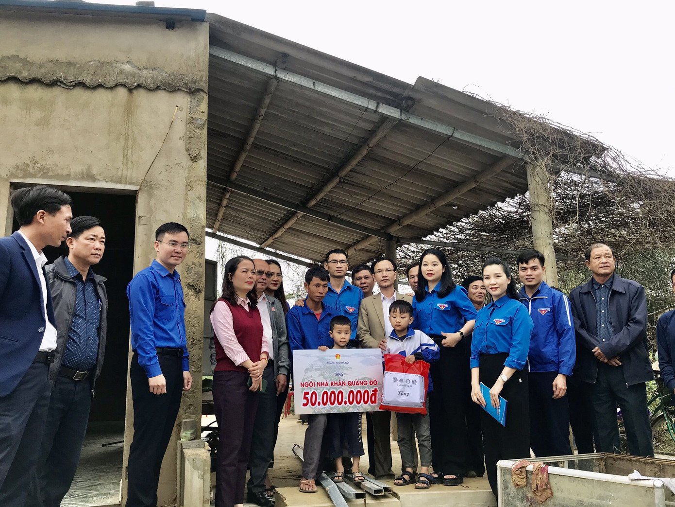 Tuổi trẻ Thủ đô trao hàng nghìn suất quà hướng về miền Trung ruột thịt ảnh 3