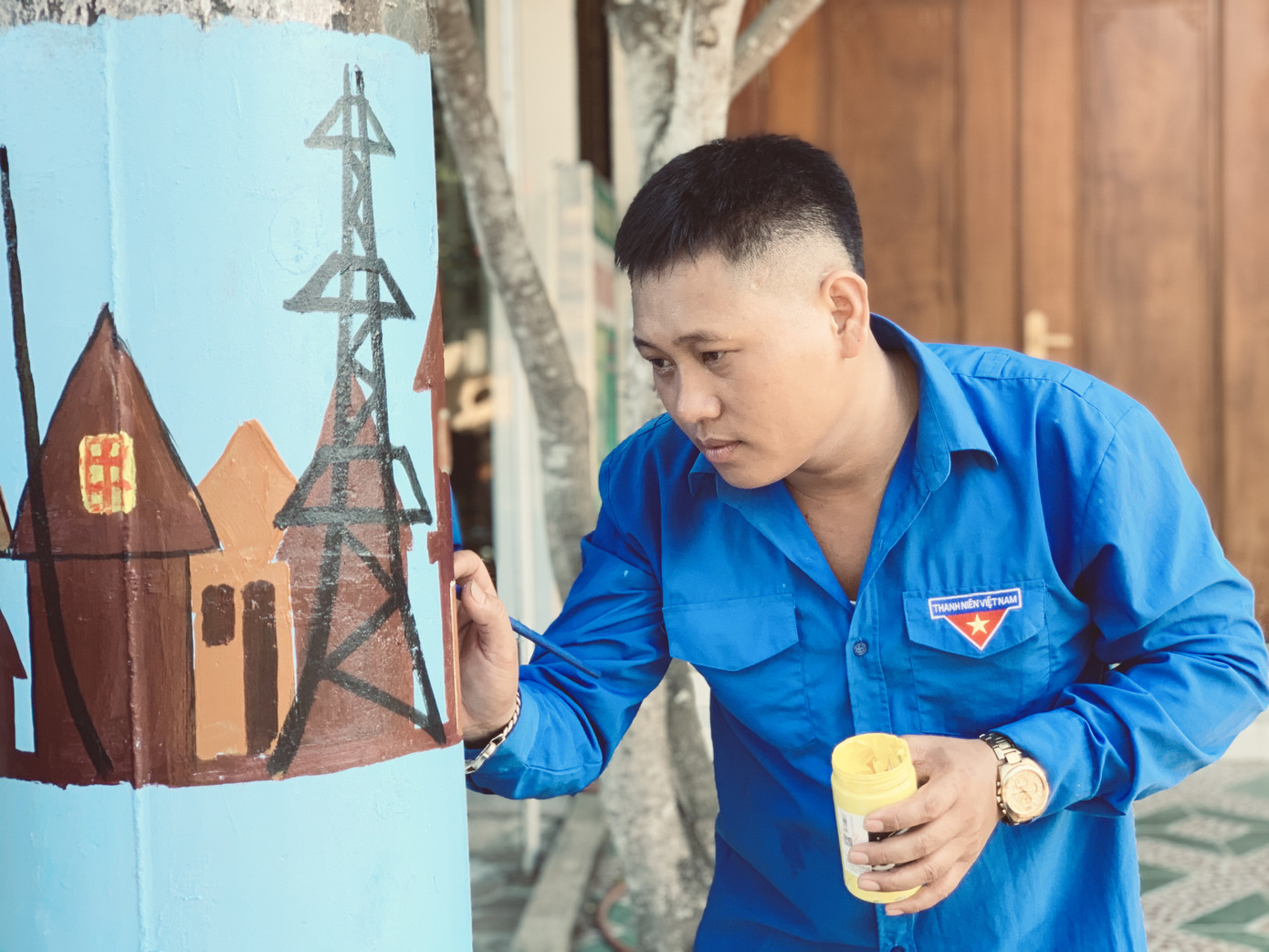 Cột điện ‘nở hoa’ giữa phố núi Hà Tĩnh ảnh 6