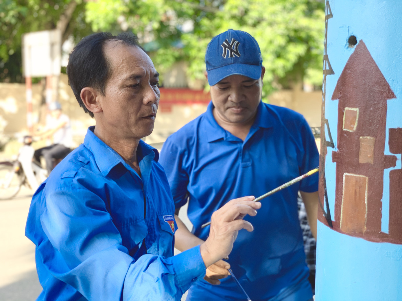 Cột điện ‘nở hoa’ giữa phố núi Hà Tĩnh ảnh 7