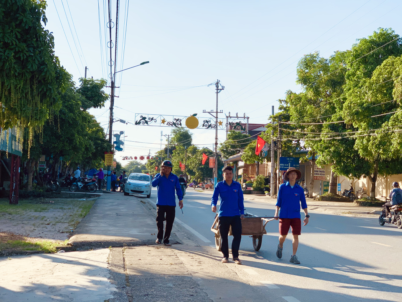 Cột điện ‘nở hoa’ giữa phố núi Hà Tĩnh ảnh 8