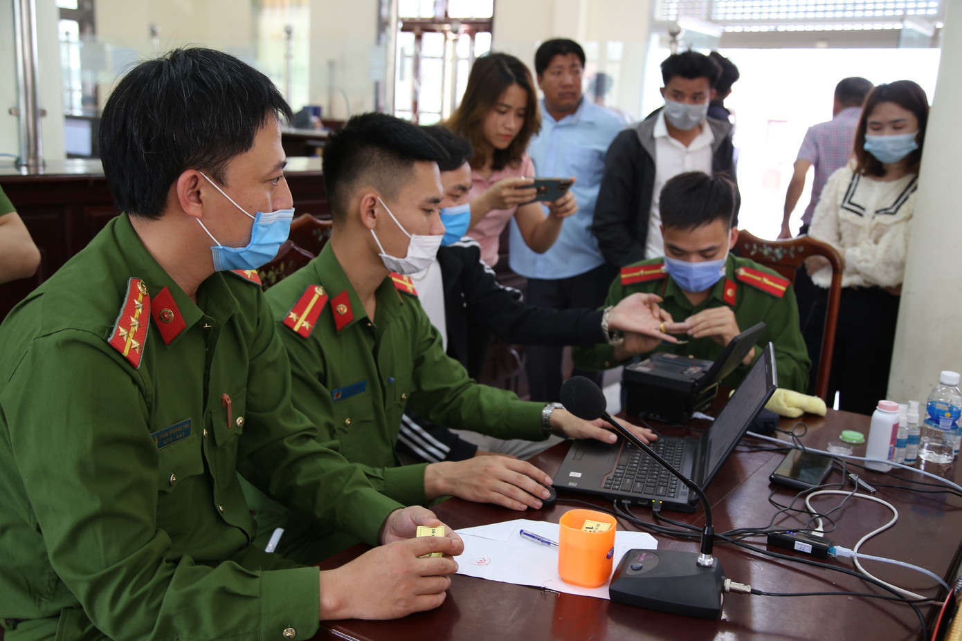 Công an Hà Tĩnh xuyên đêm làm thẻ căn cước công dân ảnh 18