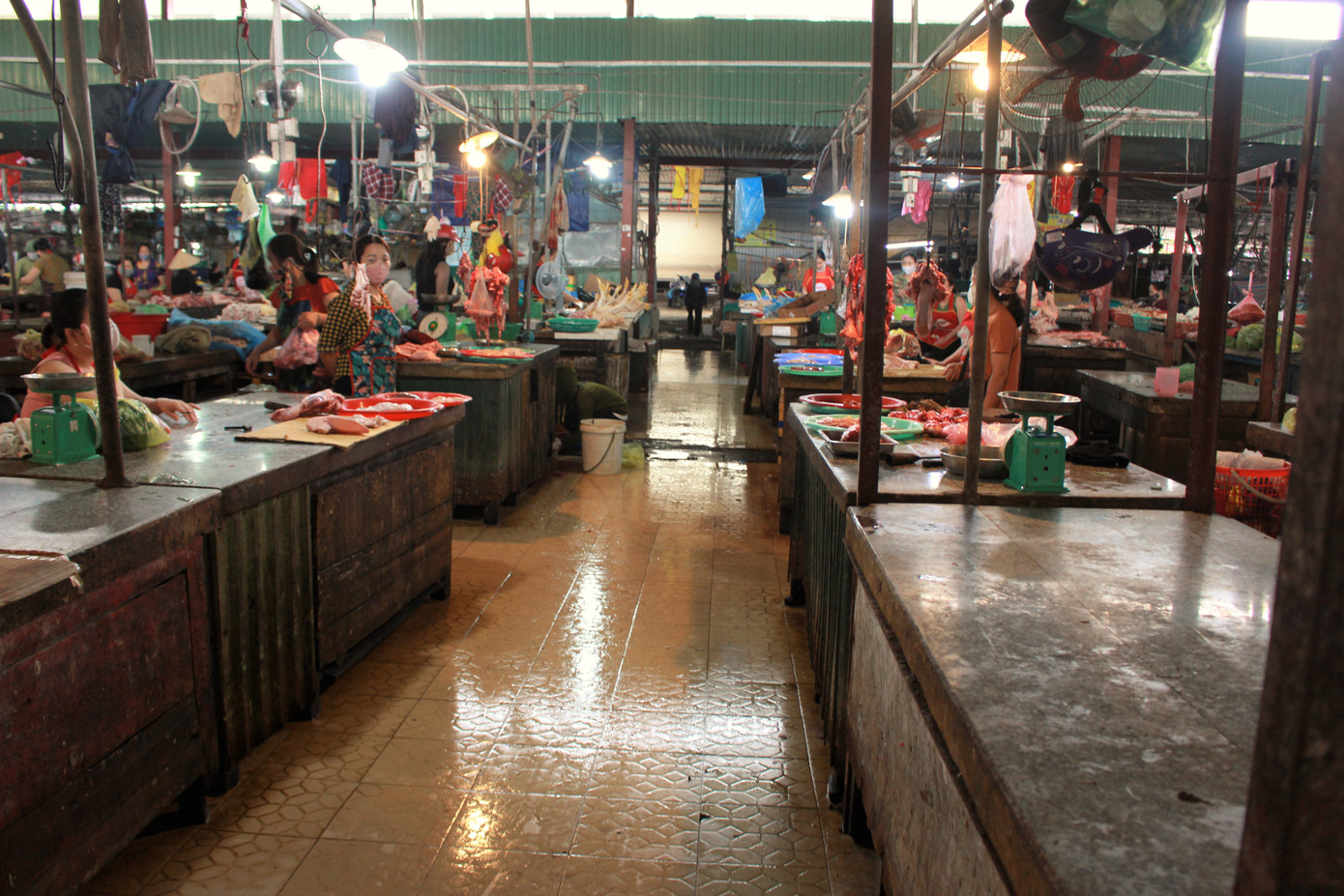 Hàng nghìn ki-ốt trung tâm chợ lớn nhất Nghệ An, Hà Tĩnh đồng loạt đóng cửa ảnh 7