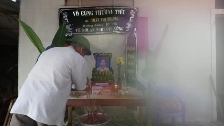 Đi cắt cỏ, người phụ nữ bị rắn độc cắn tử vong ảnh 1