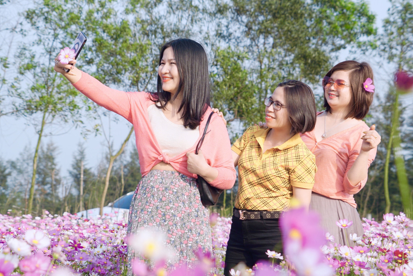 Cánh đồng hoa sao nhái ở Hà Tĩnh thu hút đông bạn trẻ đến chụp hình ảnh 6